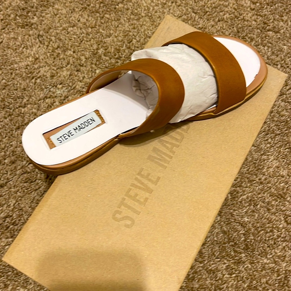 *NEW NEVER WORN* Steven Madden Sandals 9.5 Tan - Picture 4 of 5